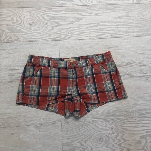 A set of short shorts - Picture 5 of 8